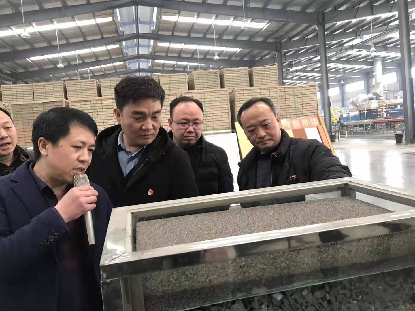 修武縣委常委，縣政府常務(wù)副縣長千懷貴眾光公司考察調(diào)研